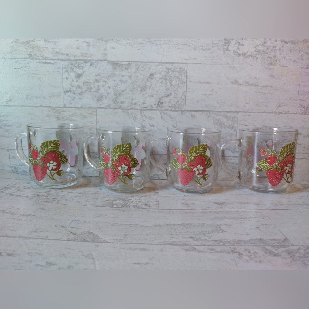 Luminarc VTG Clear Strawberry Pattern Set of 4 Tea Coffee Glass Cup 10 oz Mugs